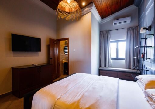 Standard Queensize (Room 12)