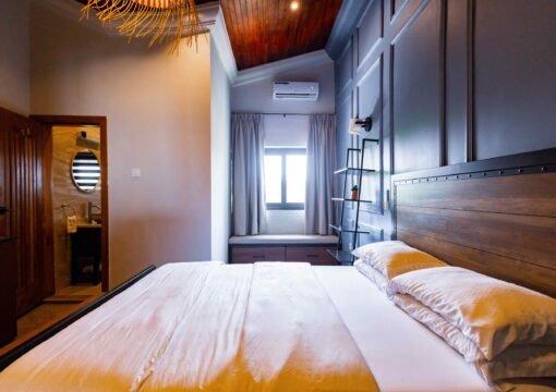 Standard Queensize (Room 7)