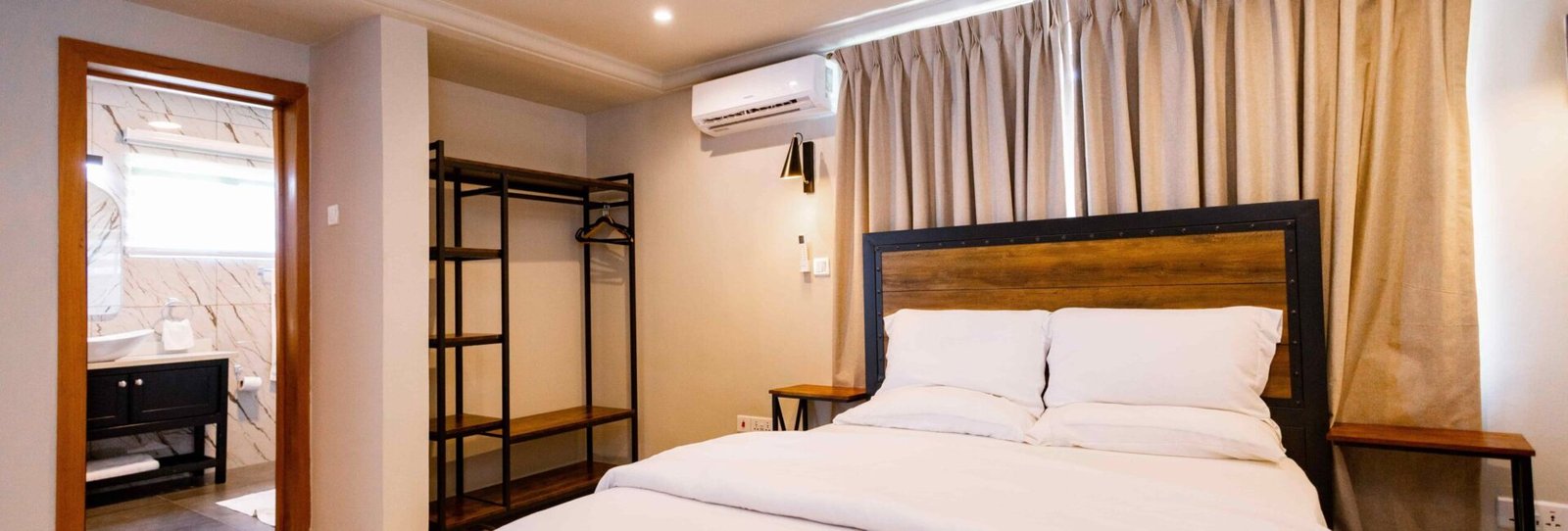 Deluxe Queensize (Room 9)