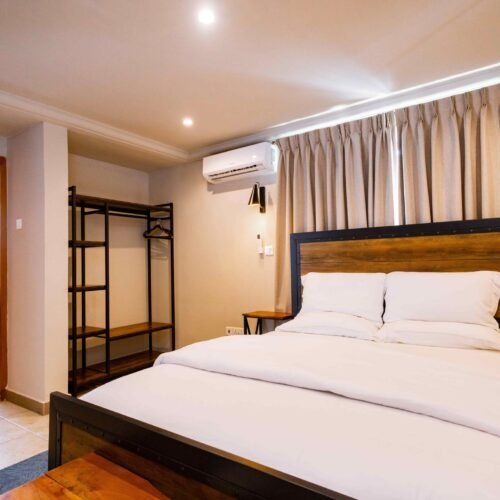 Standard Queensize (Room 8)