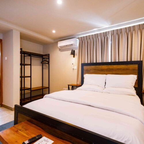 Standard Queensize (Room 8)